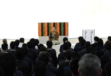 講演会の人気講師・三遊亭楽春の安全衛生大会での講演会の風景