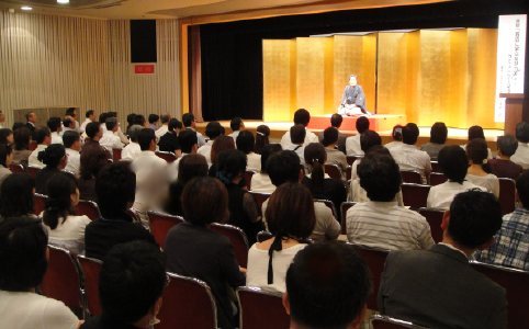 講演会の人気講師・三遊亭楽春のコミュニケーション講演会